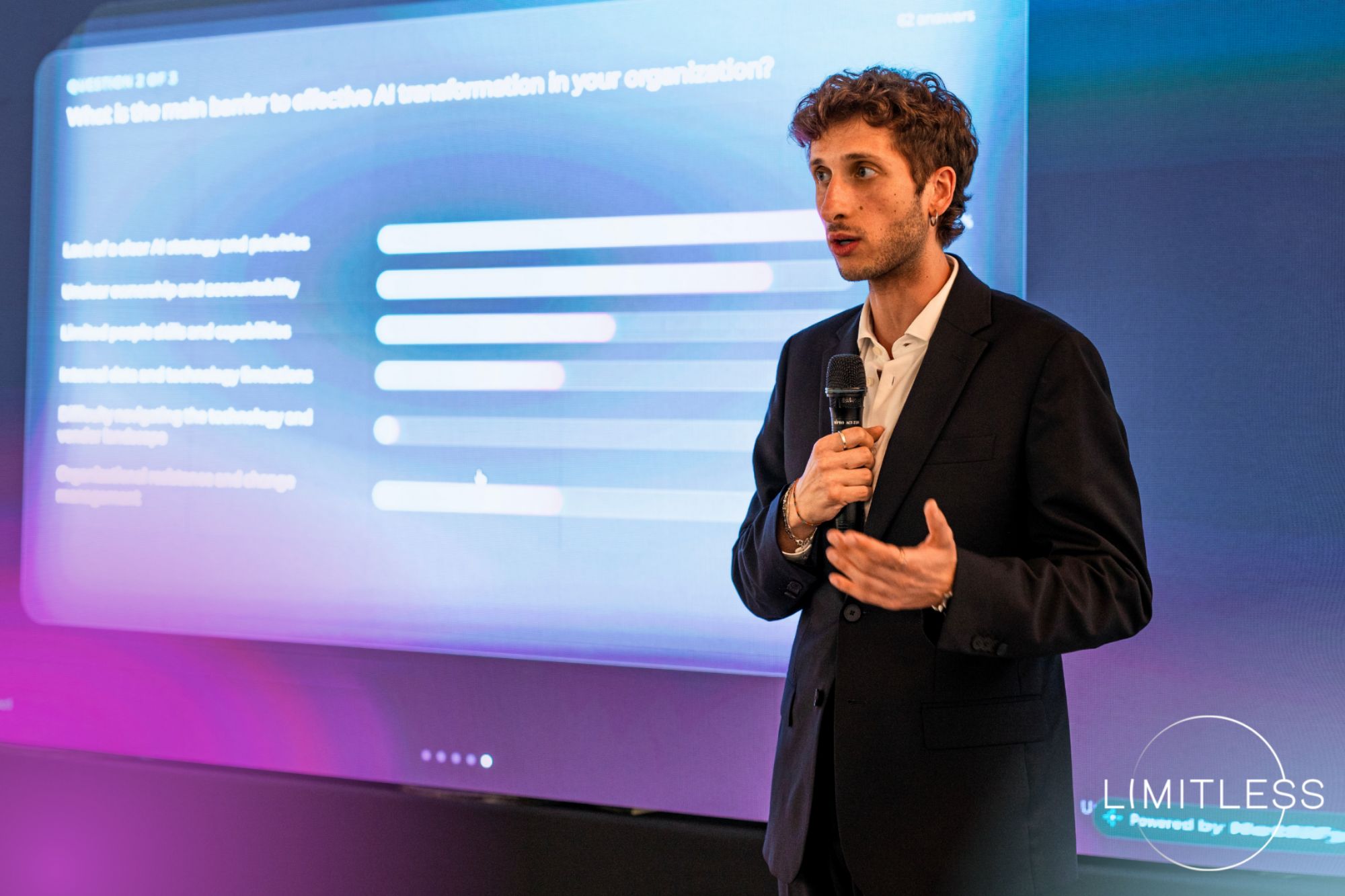 Roberto speaking in Paris
